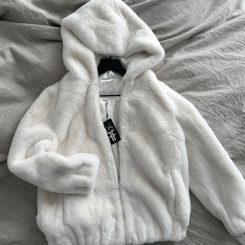 NWT✨ Donna Salyers Faux Fur Comber Size Small